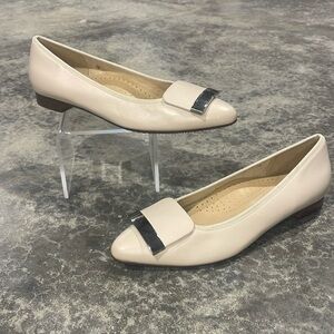 Vaneli- NWOT SZ 7 Nude Flats